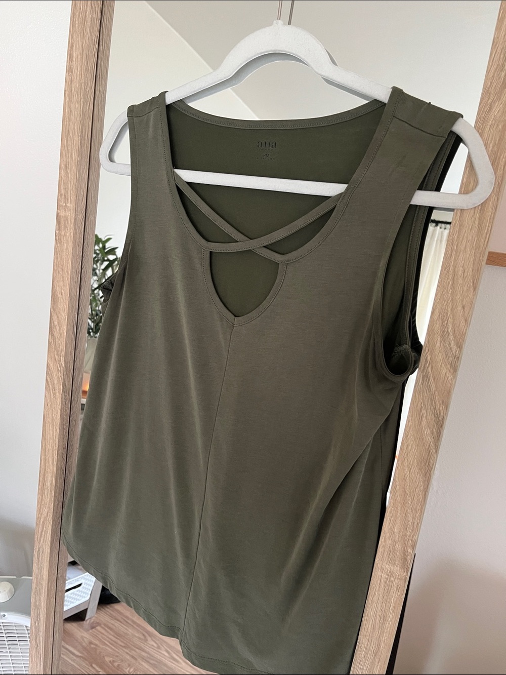a.n.a Olive Cross-Back Scoop Neck Tank Top